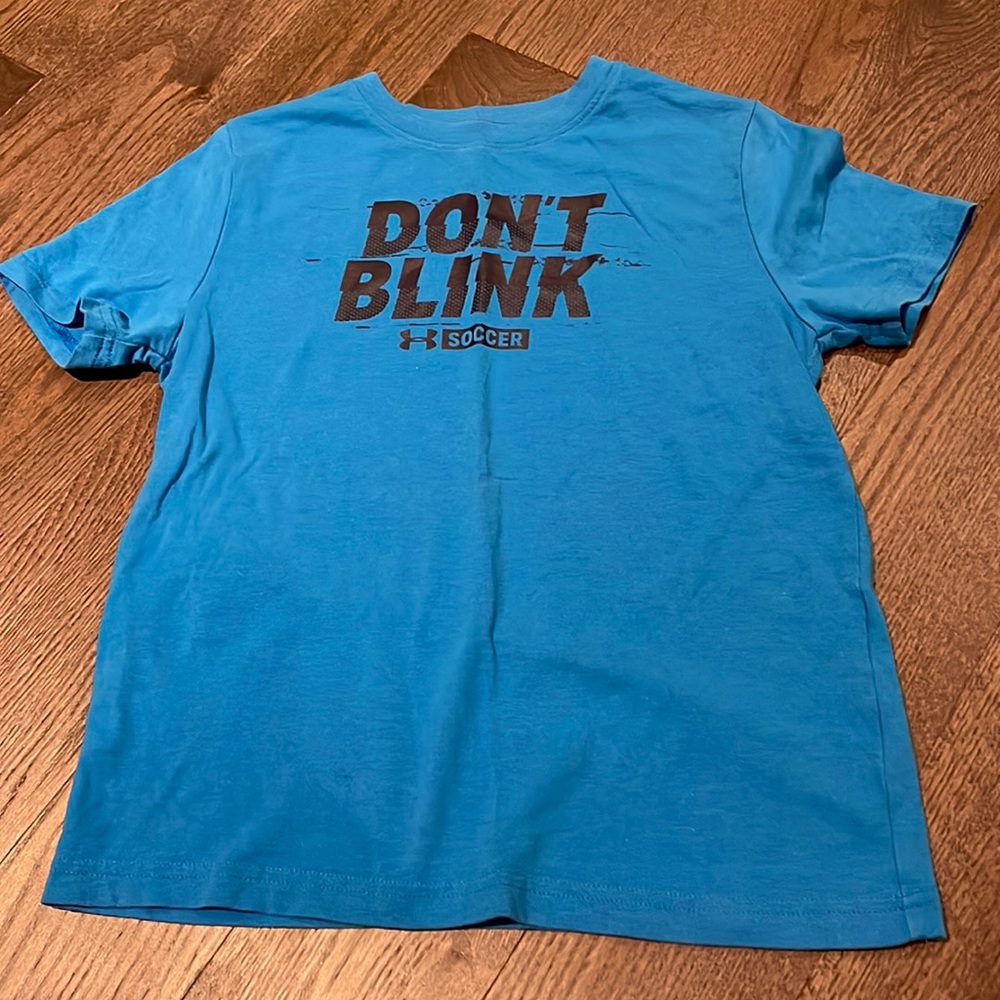 EUC sz S Under Armour athletic Tshirt
